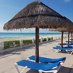 Cancun! Departamento Familiar Sobre La Playa!! Apr 3- Aug 30Th 2022 No Elevator 7Th Floor