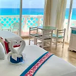 Beachside Apartments Cancun