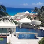 Renovated Studio In Cancun Beach At The Hotel Zone