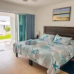 Brisas Shores 07 Beachfront Condo, Pool And Garden Area, Zona Hotelera Cancun
