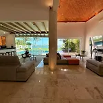 Don Village - 5Br Luxury Waterfront Private Villa By Solmar Rentals
