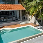 6Br Modern Oceanfront Villa W/ Infinity Pool