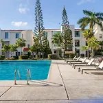 Spacious 2B With A Great Location In The Hotel Zone Km 4