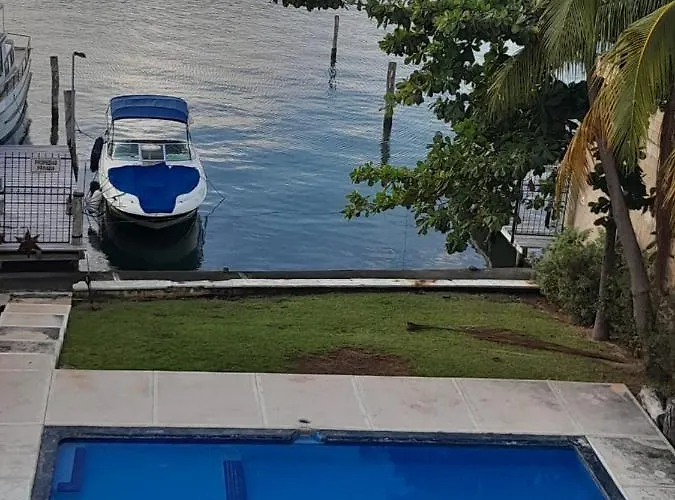 Large Penthouse On Lagoon, Fantastic Views, Across From Beach