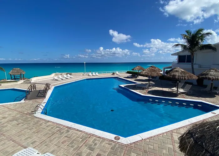 Brisas Shores 07 Beachfront Condo, Pool And Garden Area, Zona Hotelera Cancun
