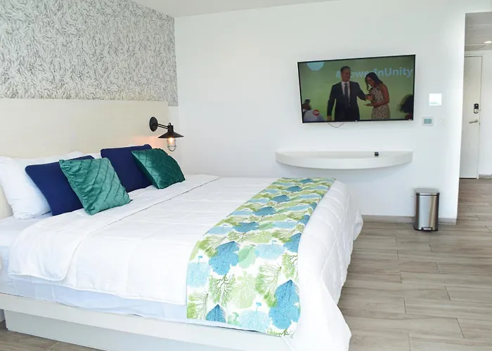 Suite At The Best Beach, Balcony, Stunning Views, Gym, Jacuzi, Pool