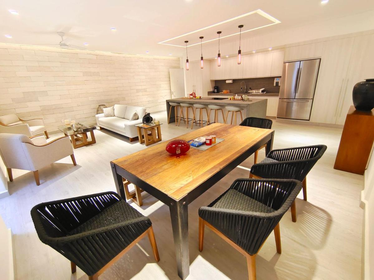 1st Luxury Warehouse *