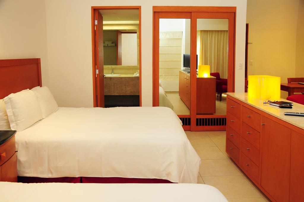 Ambiance Cancun