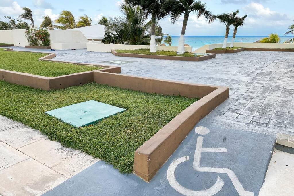 Brisas Shores 07 Beachfront Condo, Pool And Garden Area, Zona Hotelera * Cancún