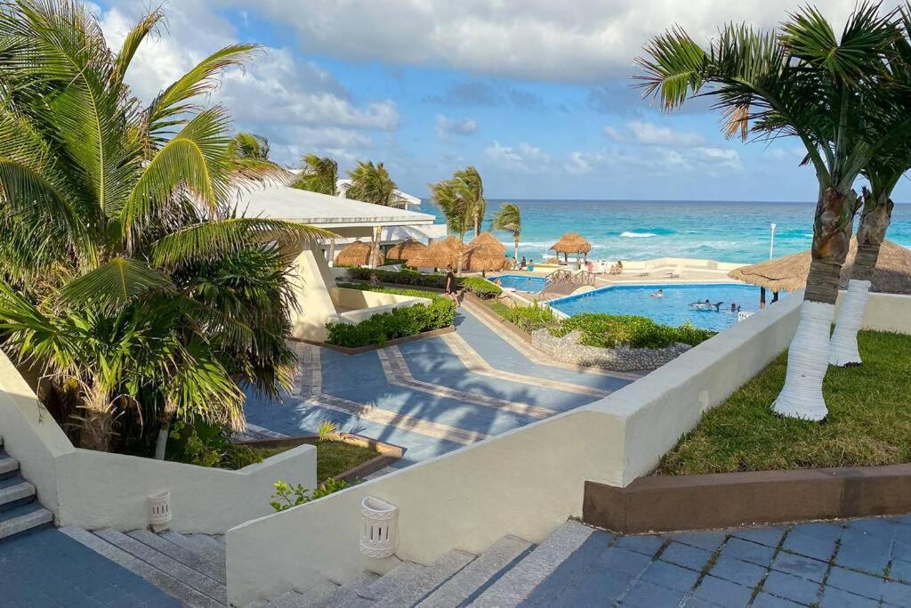 Brisas Shores 07 Beachfront Condo, Pool And Garden Area, Zona Hotelera