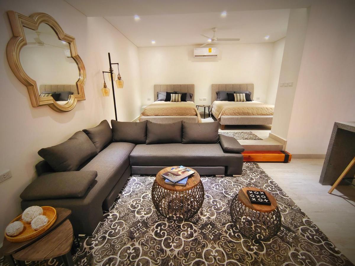 1st Luxury Warehouse * Cancún