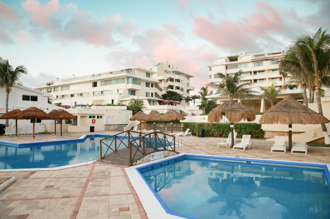 Apartment Brisas Shores 07 Beachfront Condo, Pool And Garden Area, Zona Hotelera
