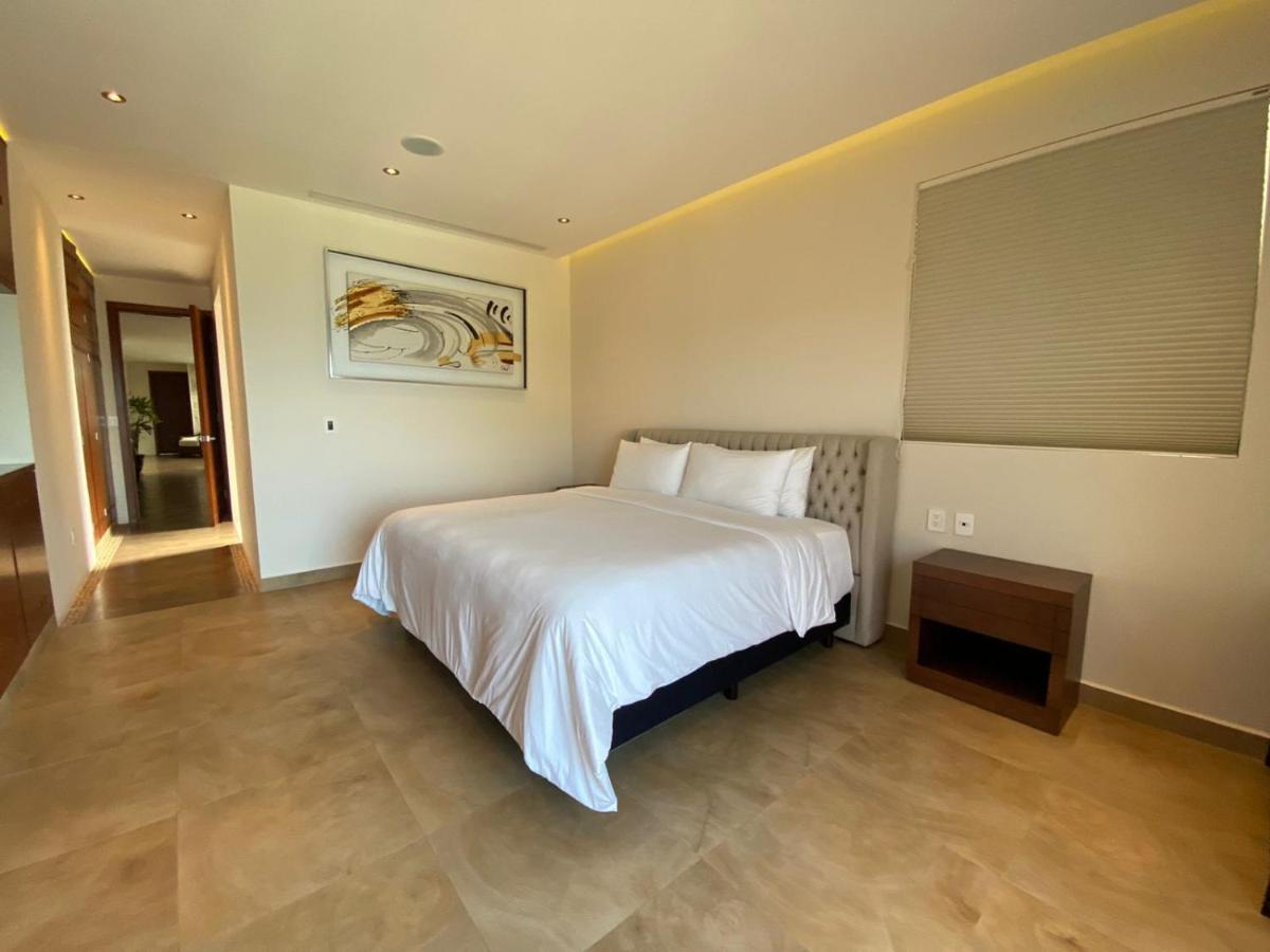 Luxury Beachfront Villa - Pez Volador - Hotel Zone Villa