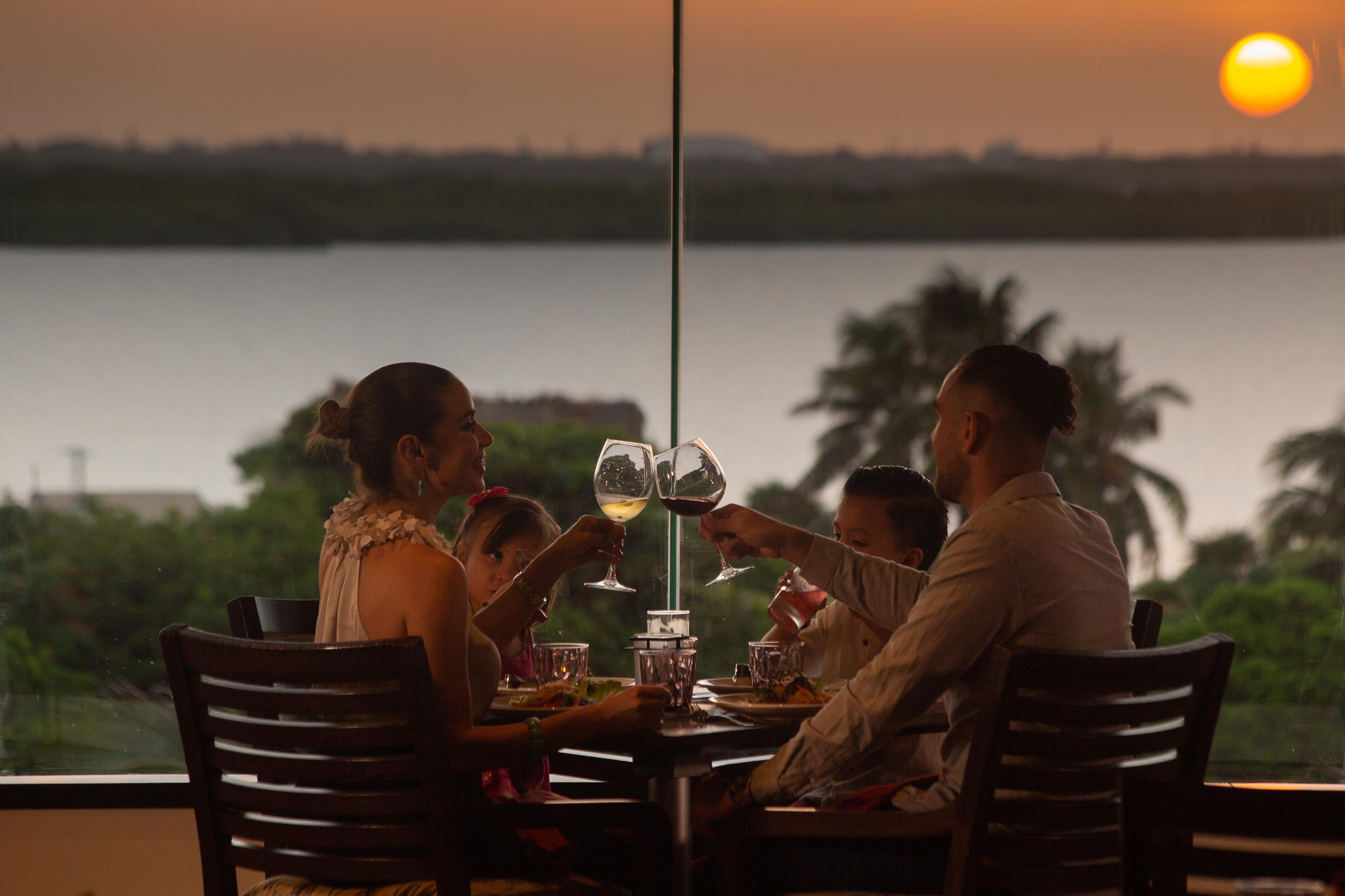 Wyndham Grand All Inclusive & 5* Cancun