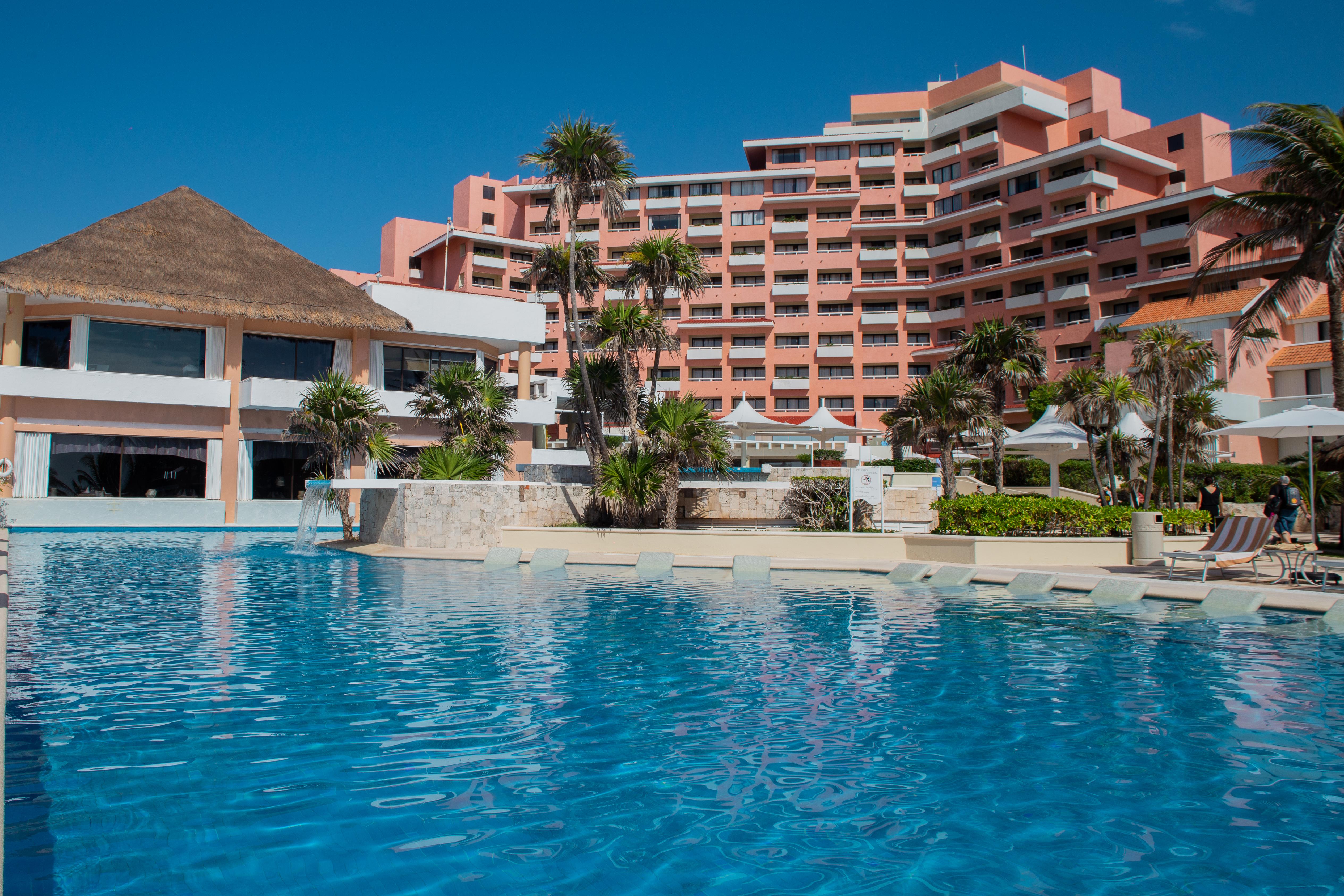 Wyndham Grand All Inclusive & 5* Cancun