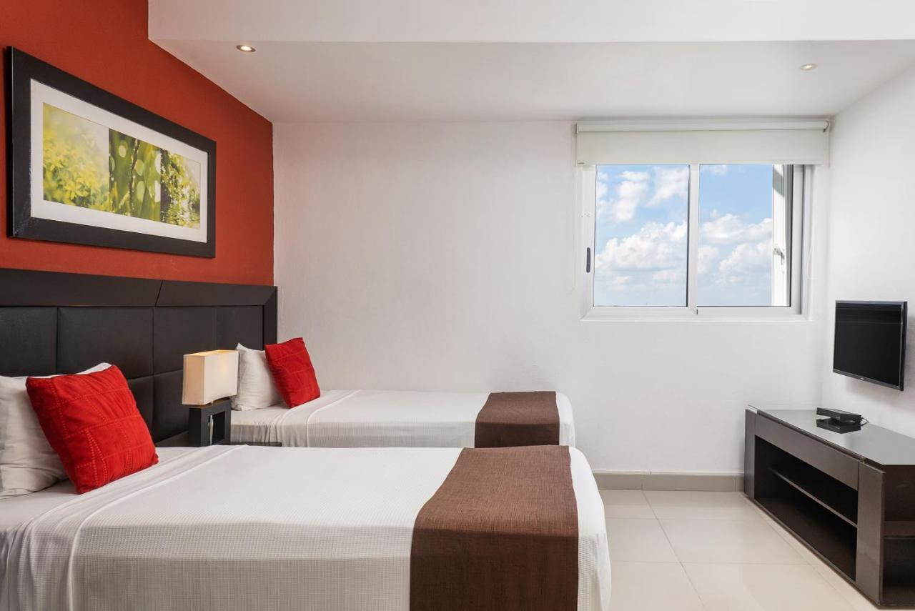 Malecon Hotel Cancun