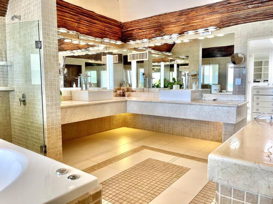 Flamingos Villa Cancun
