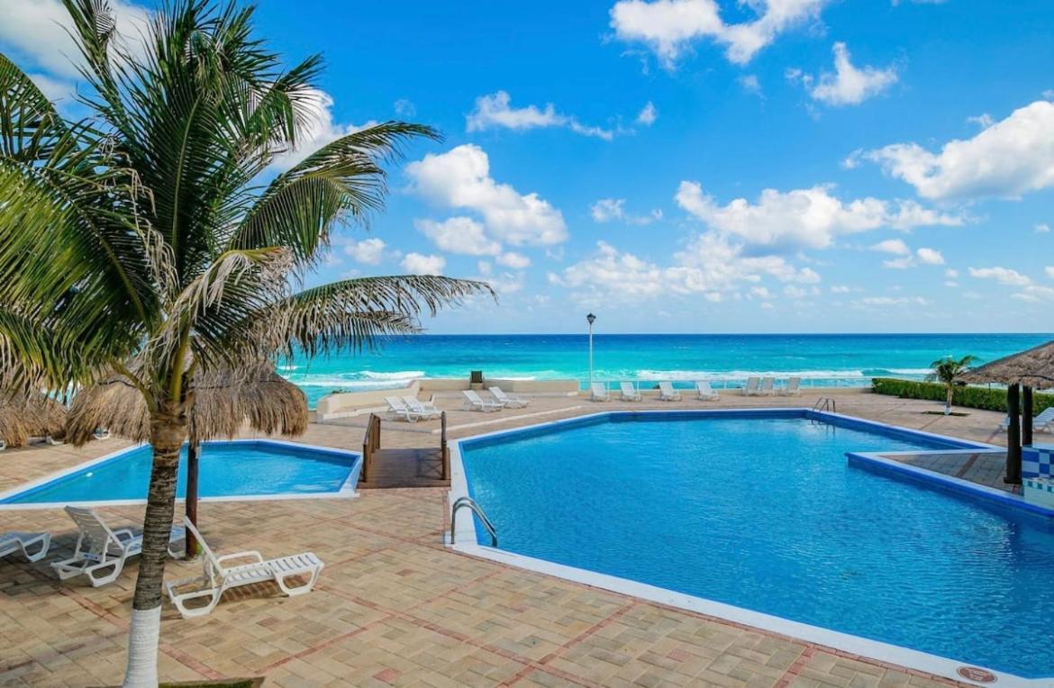 Dual View Ocean Front Apartment *
