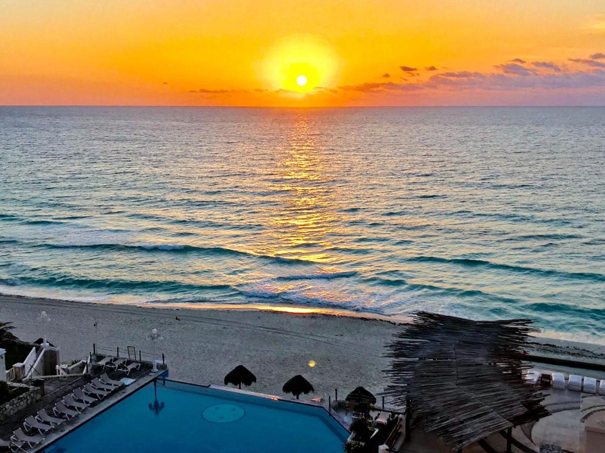 Beachside * Cancun