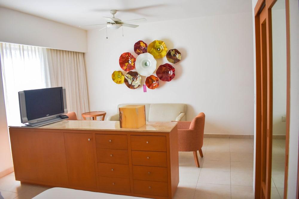 Ambiance Hotel Cancun