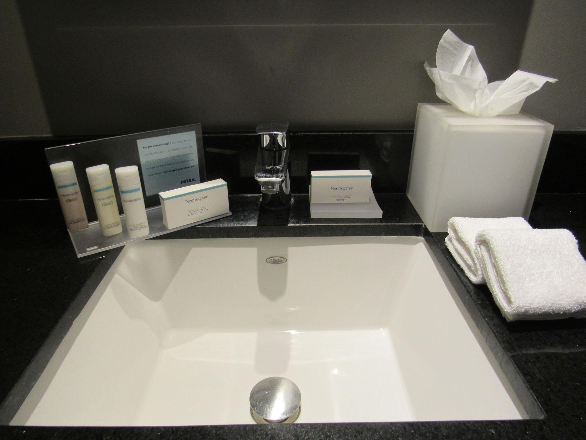 Hampton By Hilton Cumbres 3*