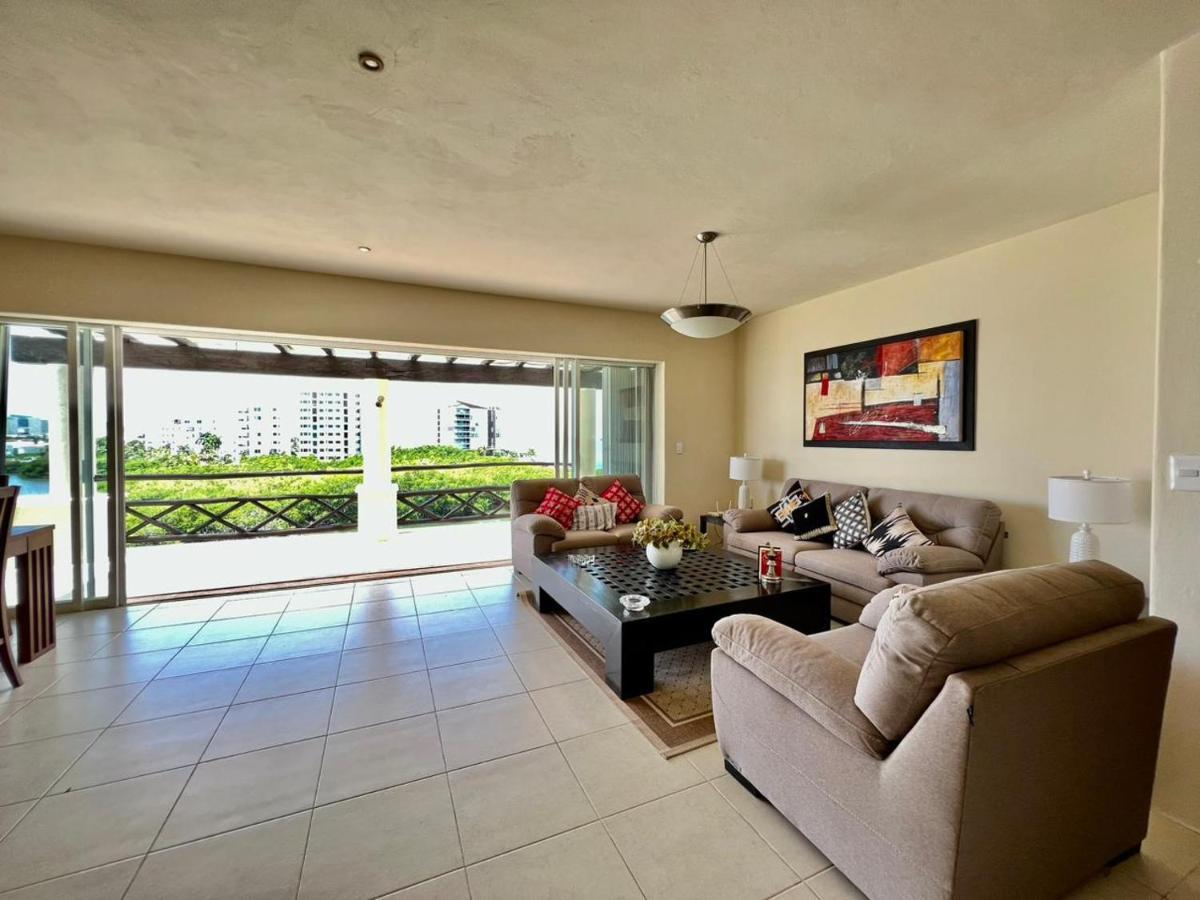 Waterfront Zone, Pool & Wi-fi Cancun