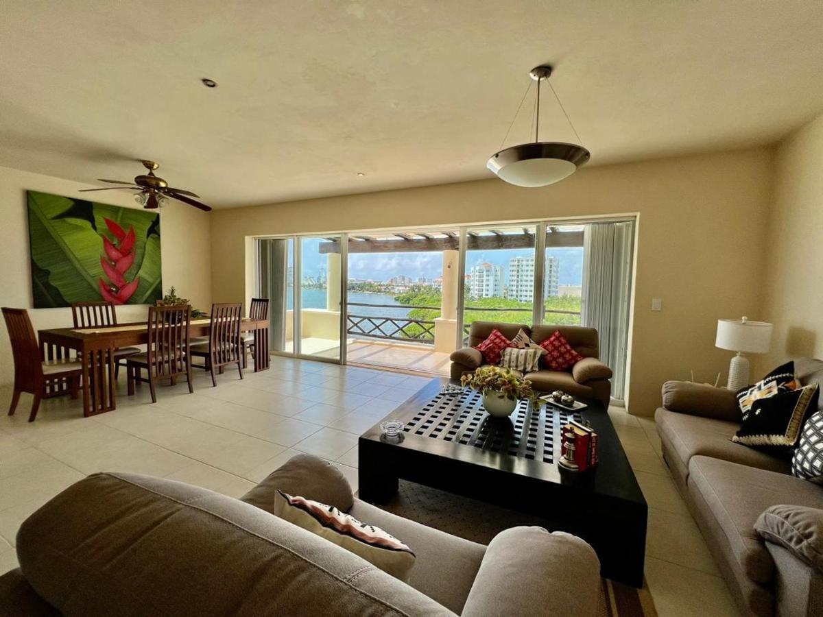 Waterfront Zone, Pool & Wi-fi Apartment