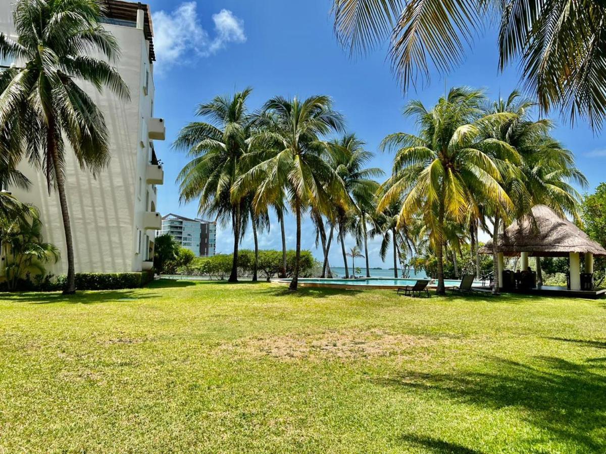 Waterfront Zone, Pool & Wi-fi Apartment Cancun