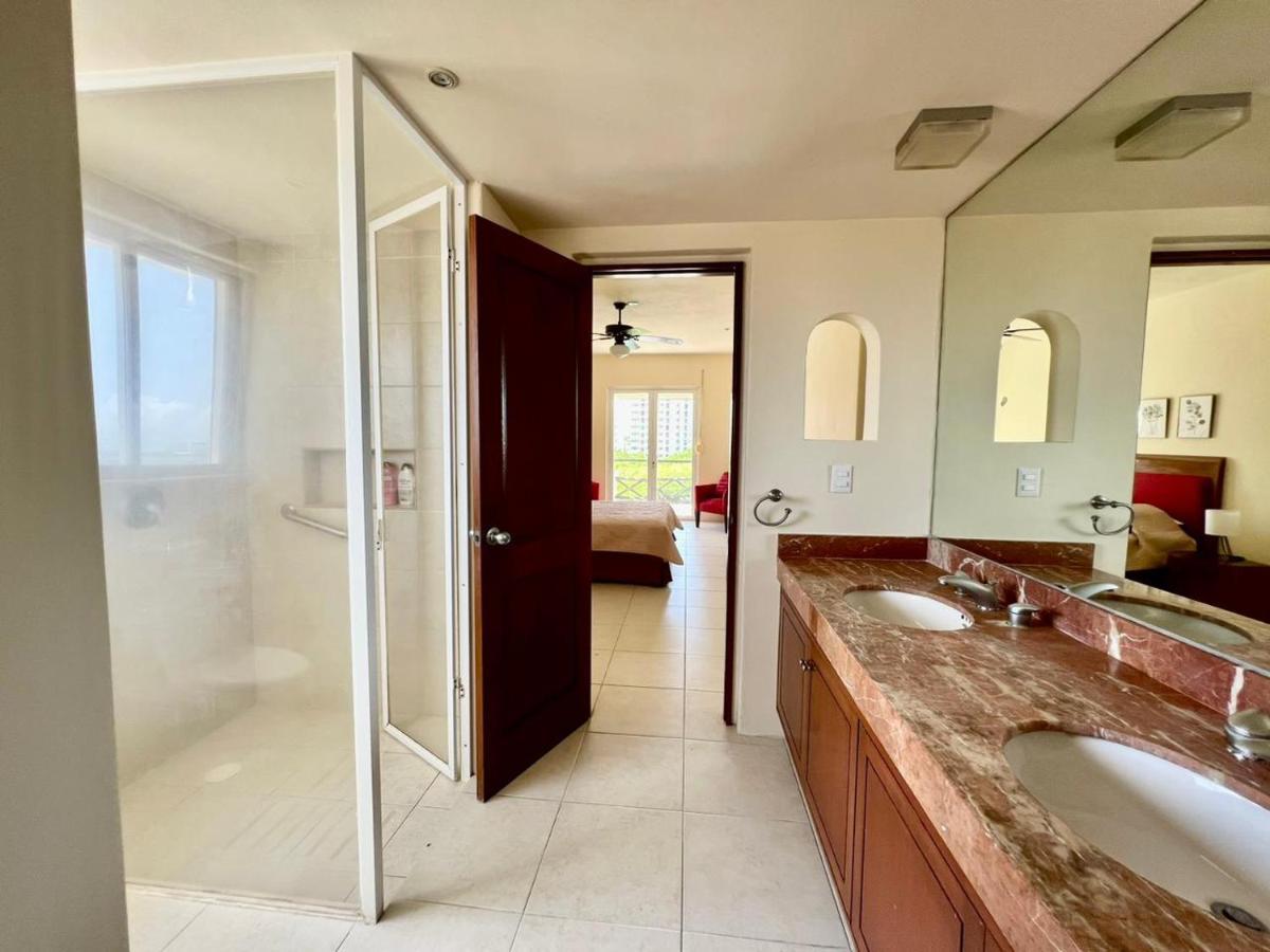Waterfront Zone, Pool & Wi-fi Cancun