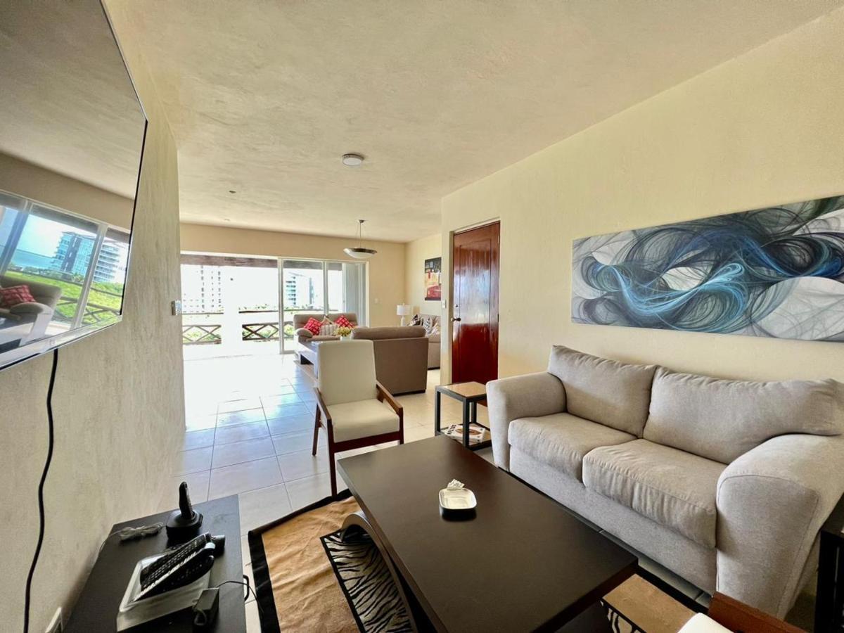 Waterfront Zone, Pool & Wi-fi Apartment