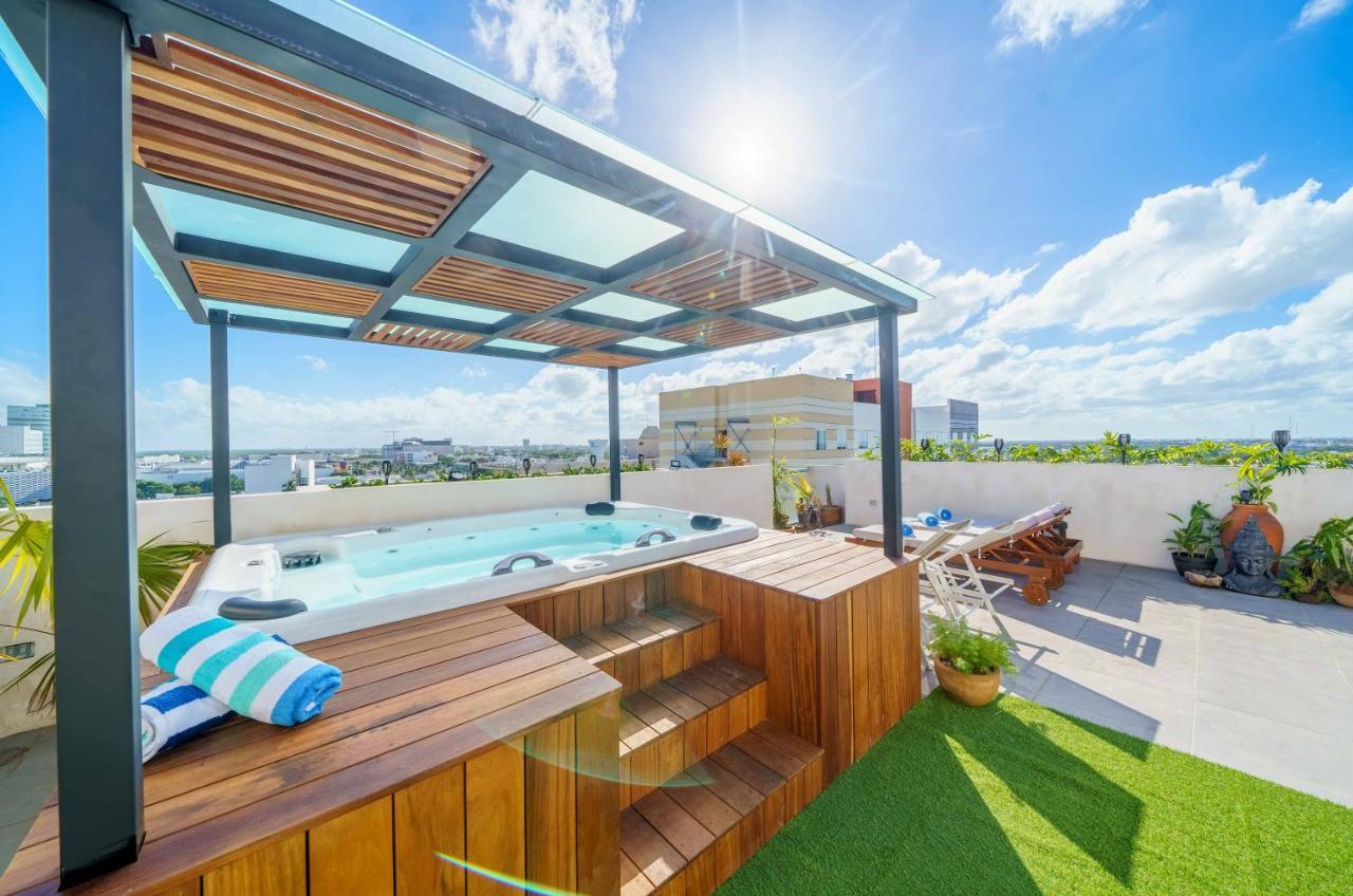 Penthouse With Private Jacuzzi - Three Bedroom Apartment *