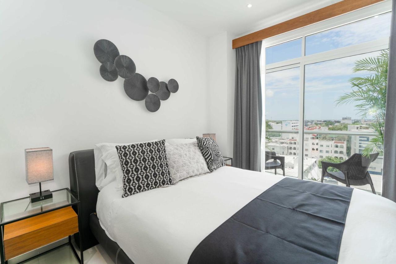 Penthouse With Private Jacuzzi - Three Bedroom Apartment *
