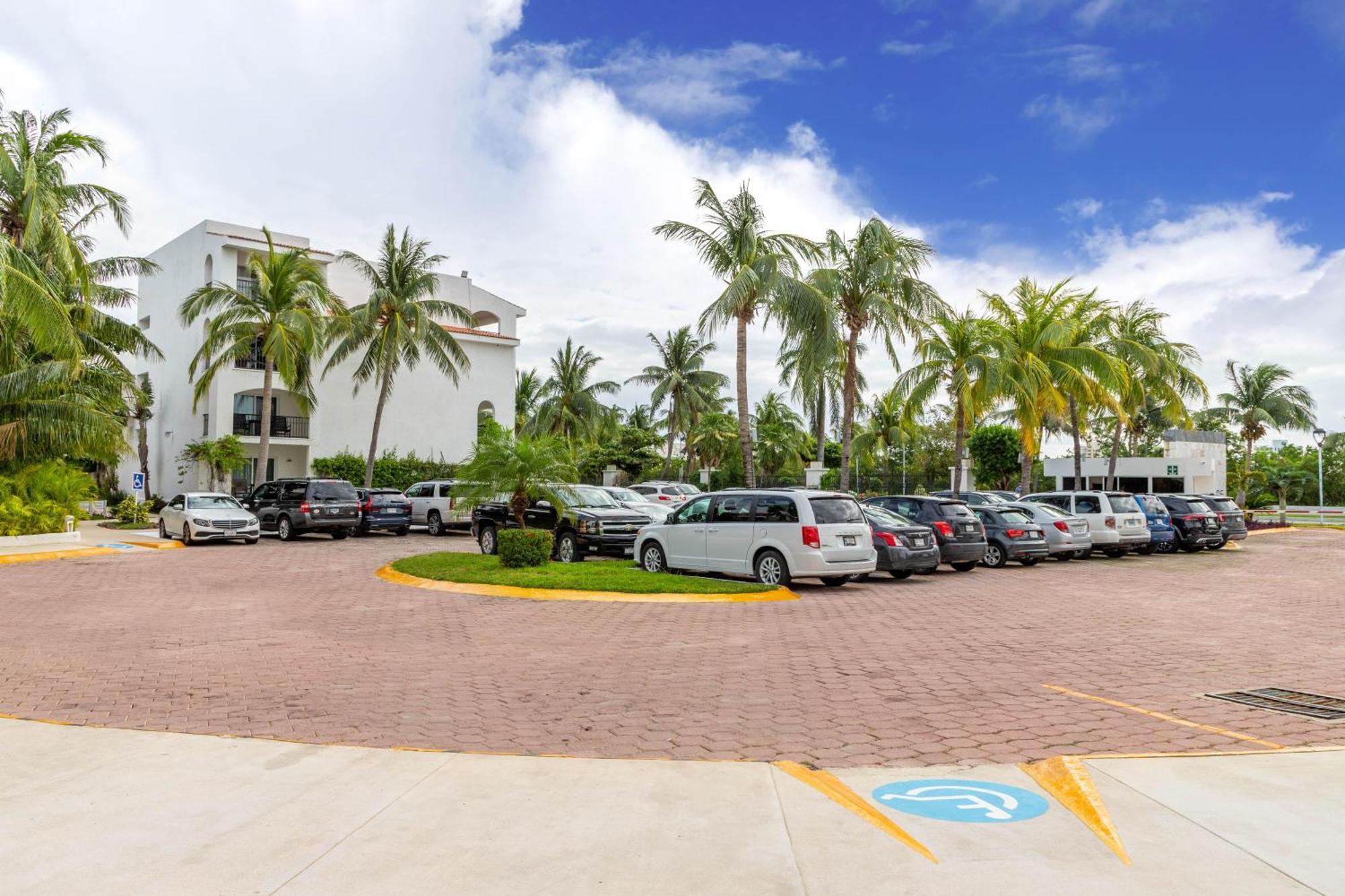 Beachscape Kin Ha Villas&suites Hotel 4*