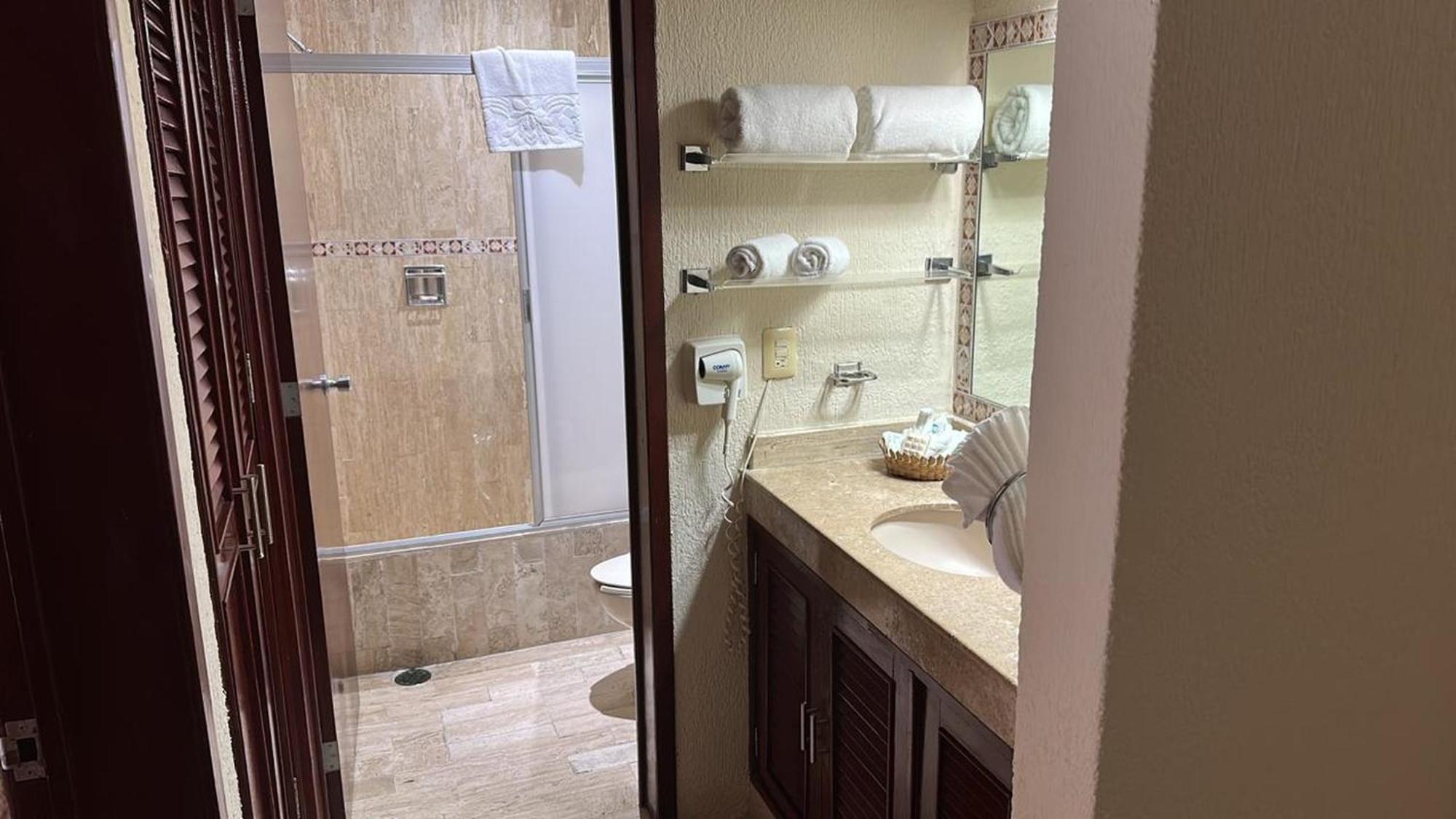 Apartment Wivc Coral Mar - Amazing Zone & Lagoon Views, Enjoy The Tropical Breeze