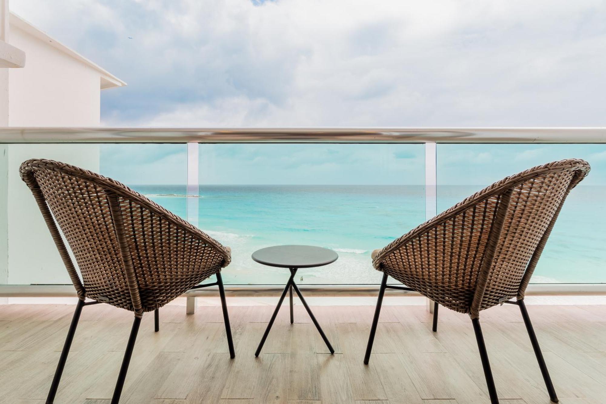 The Oceanfront By Casa Paraiso Aparthotel