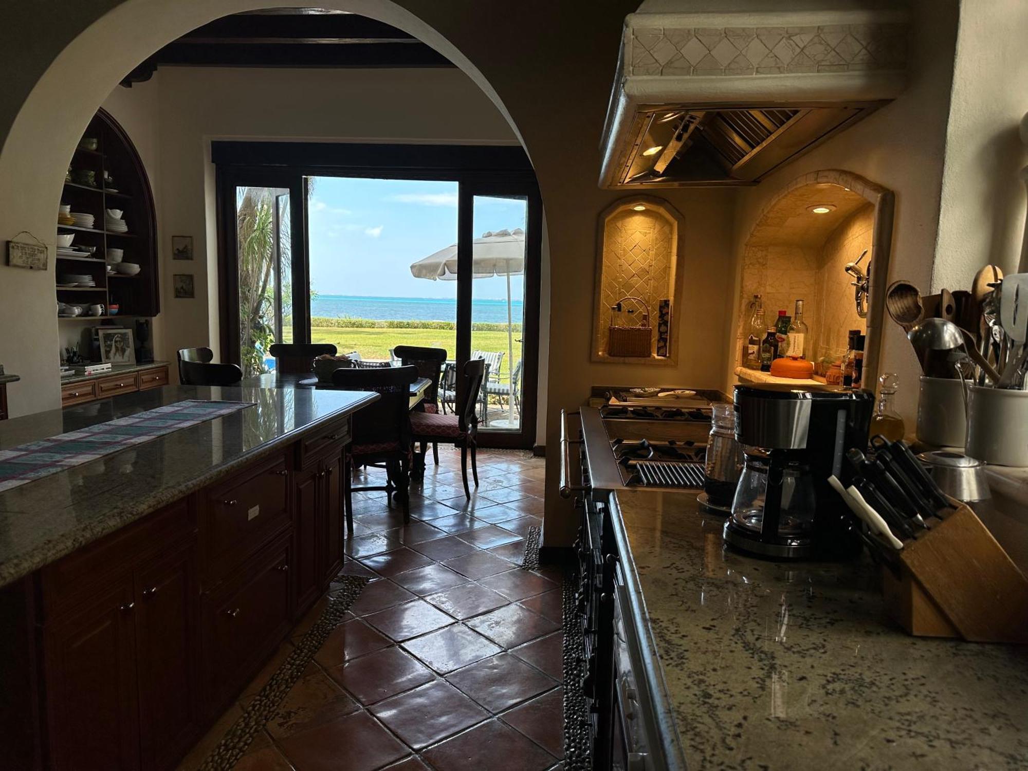 Villa 6br Exclusive Beachfront Retreat By Solmar *