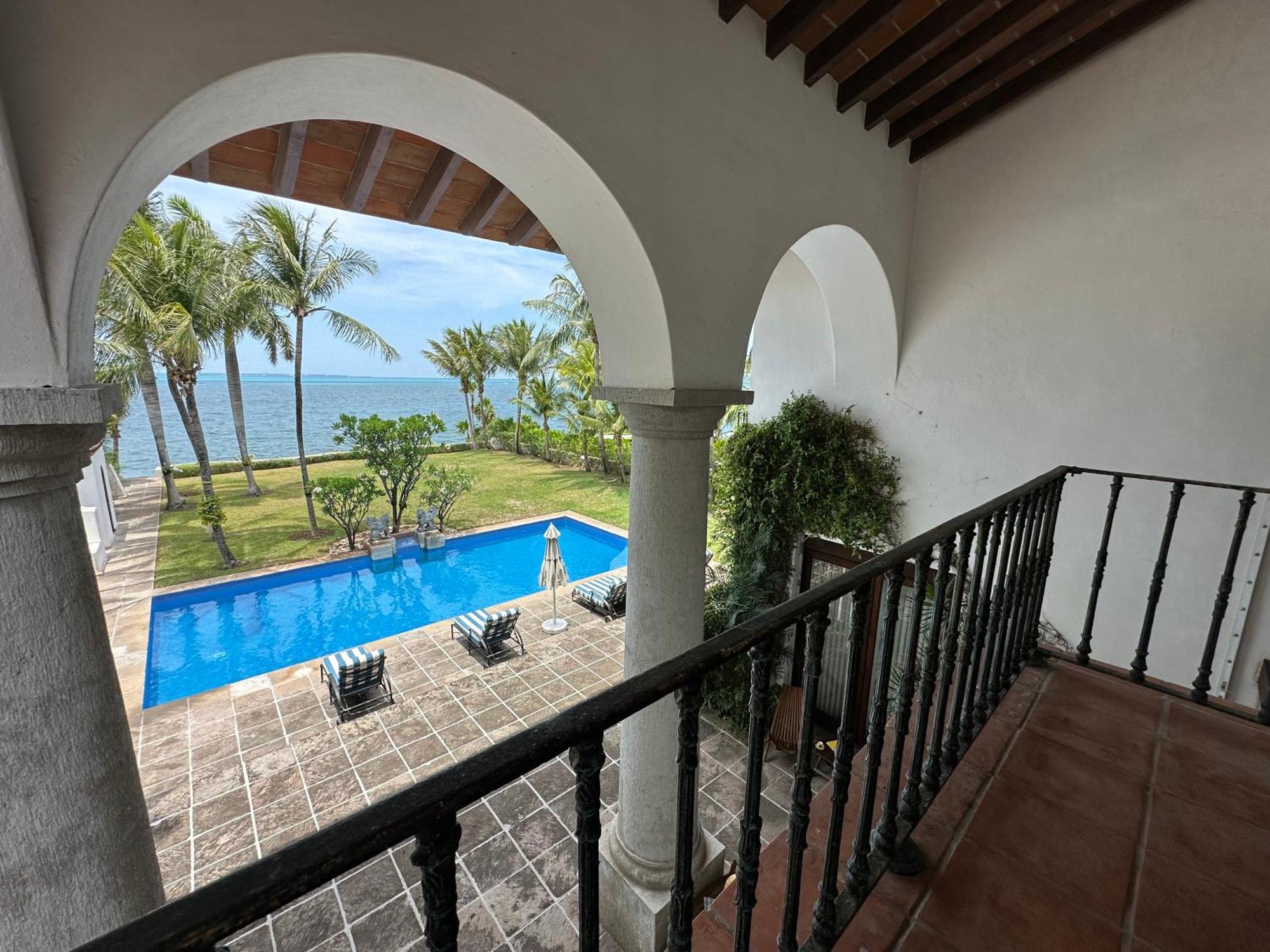 6br Exclusive Beachfront Retreat By Solmar