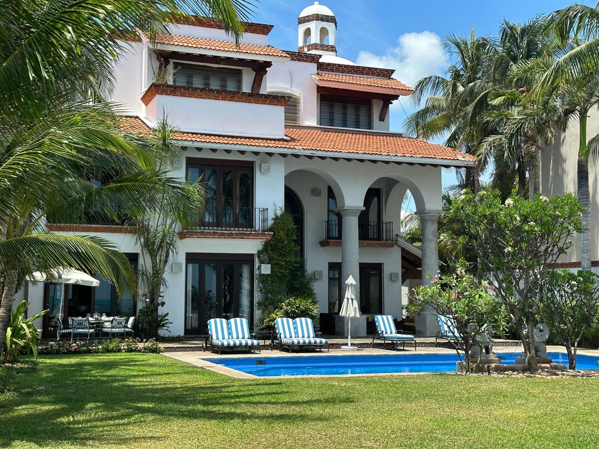 6br Exclusive Beachfront Retreat By Solmar