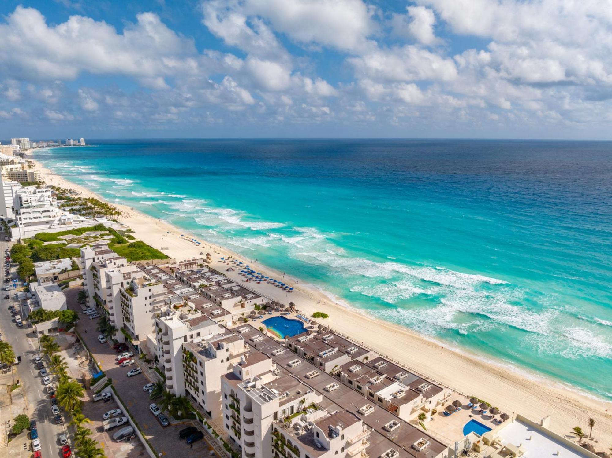 Beachfront 4br Zone Villa Cancun