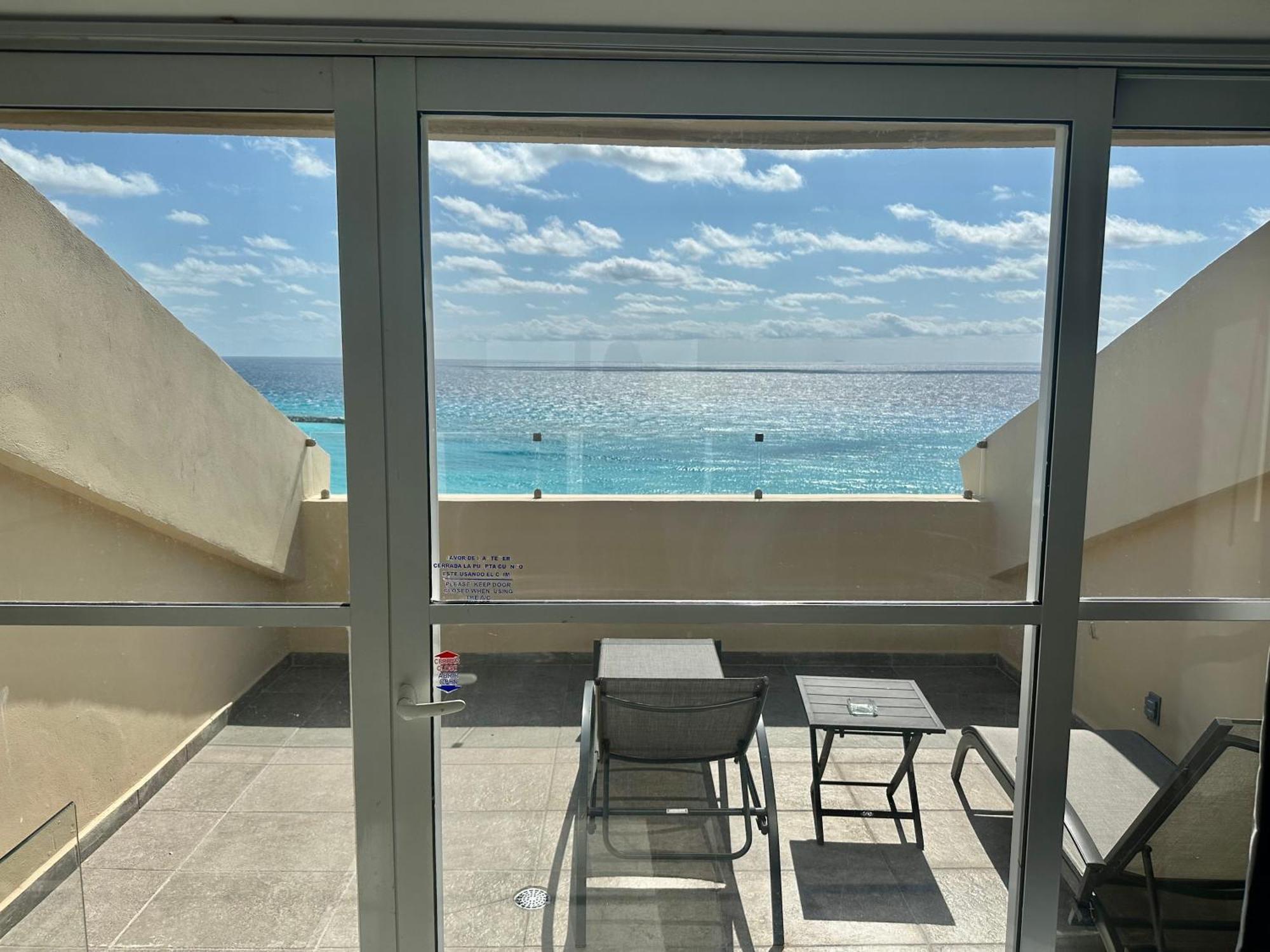 Beachfront Penthouse Aparthotel *