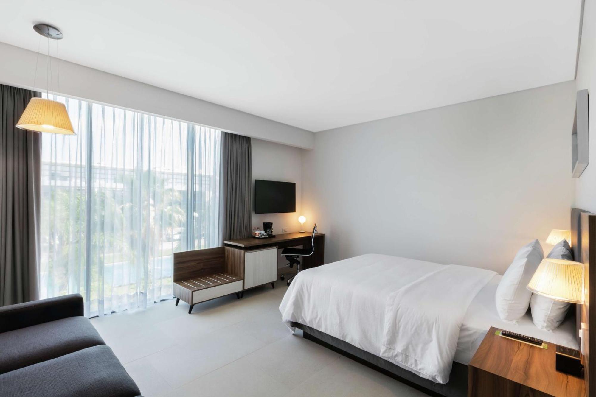 Hampton By Hilton Cumbres Cancun