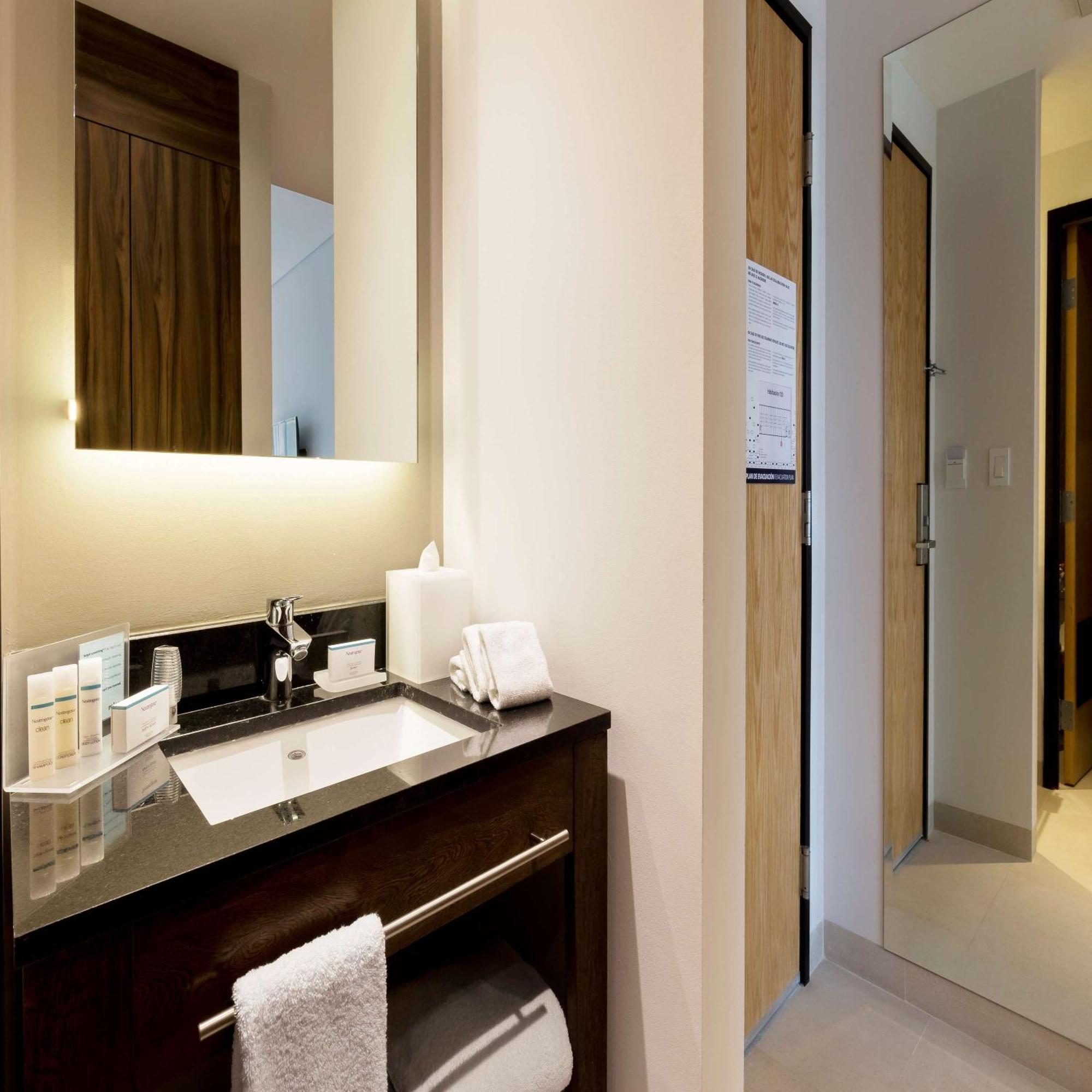 Hotel Hampton By Hilton Cumbres