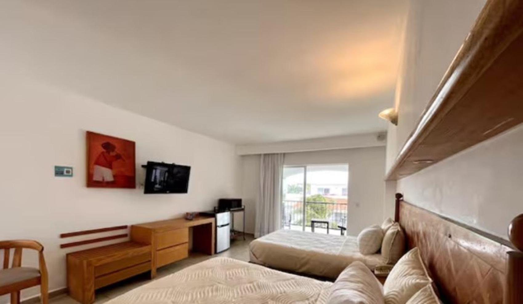 Apartment Vacation Getaway With Access & Balcony *