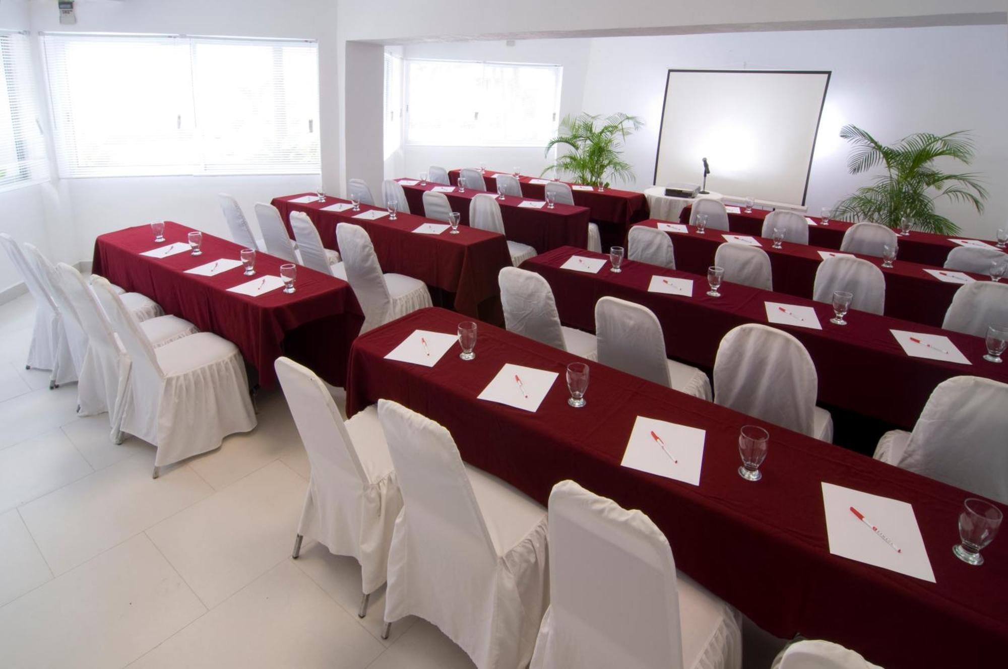 Hotel Adhara Express 3*
