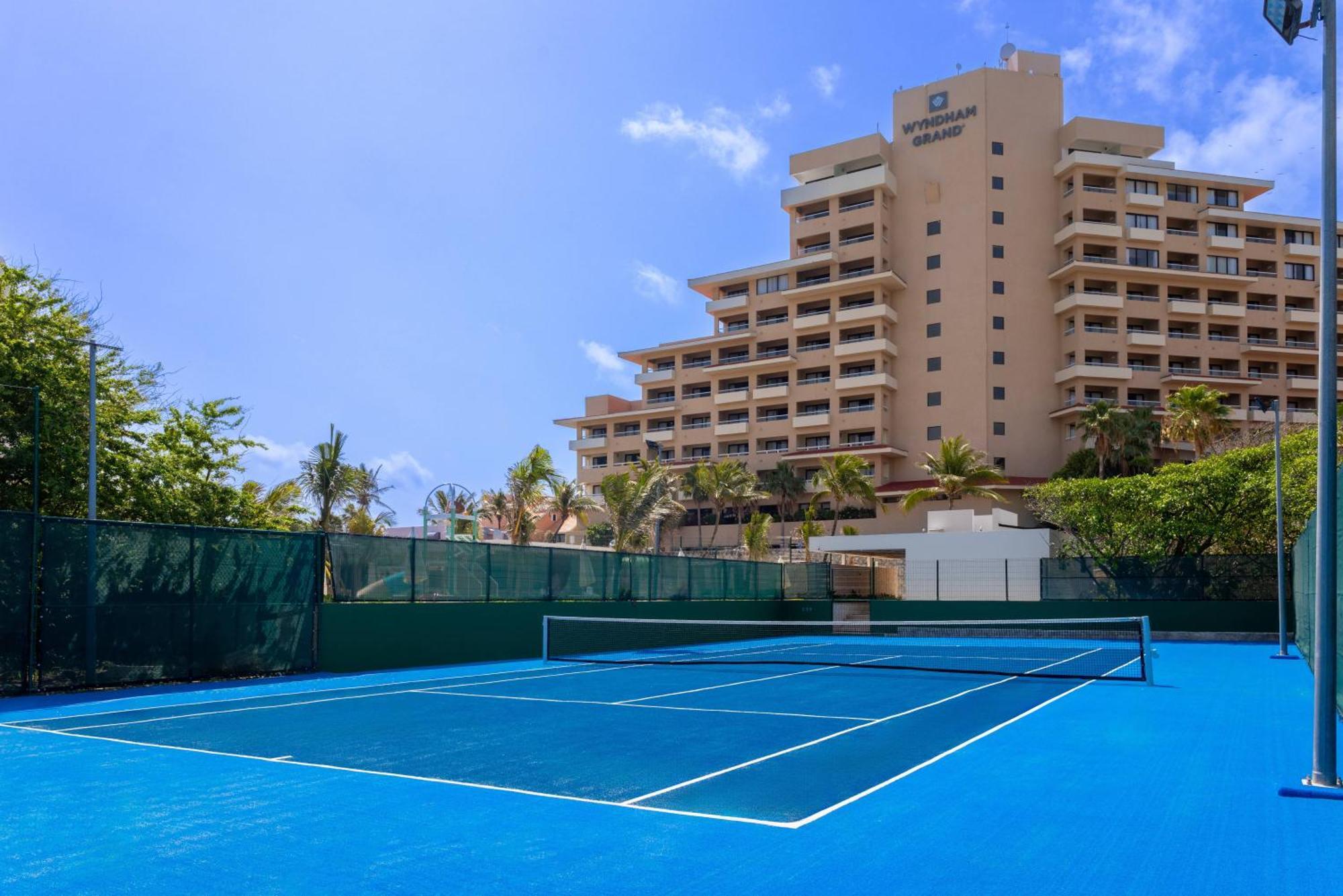 Wyndham Grand All Inclusive & 5* Cancun