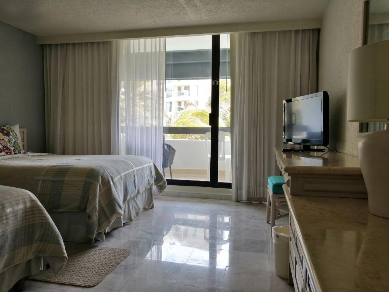 Beachfront Getaway Aparthotel *