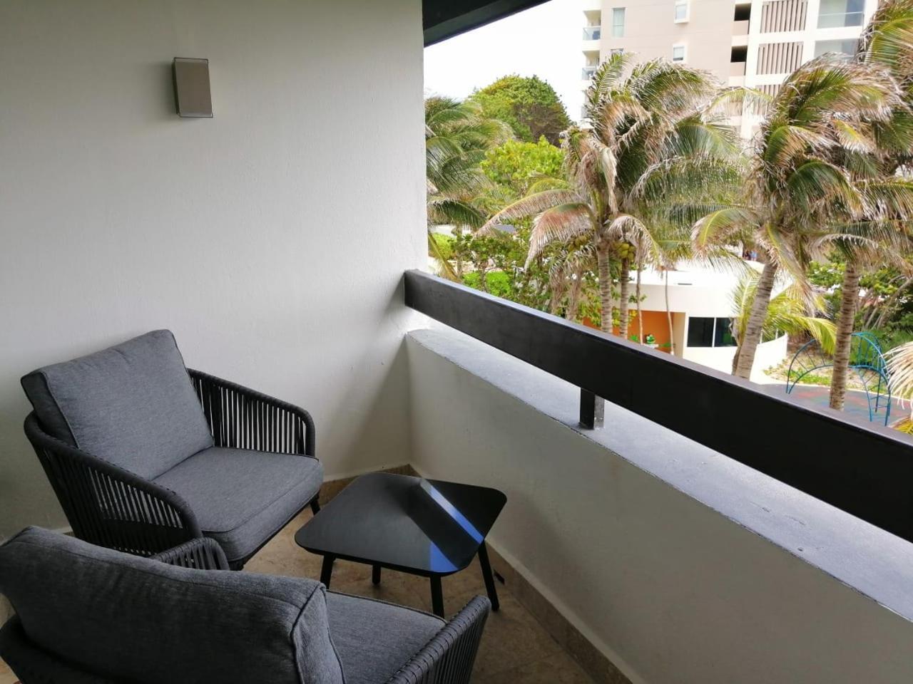 Aparthotel Beachfront Getaway *