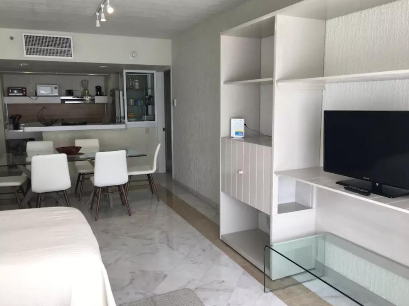 Aparthotel Beachfront Getaway *