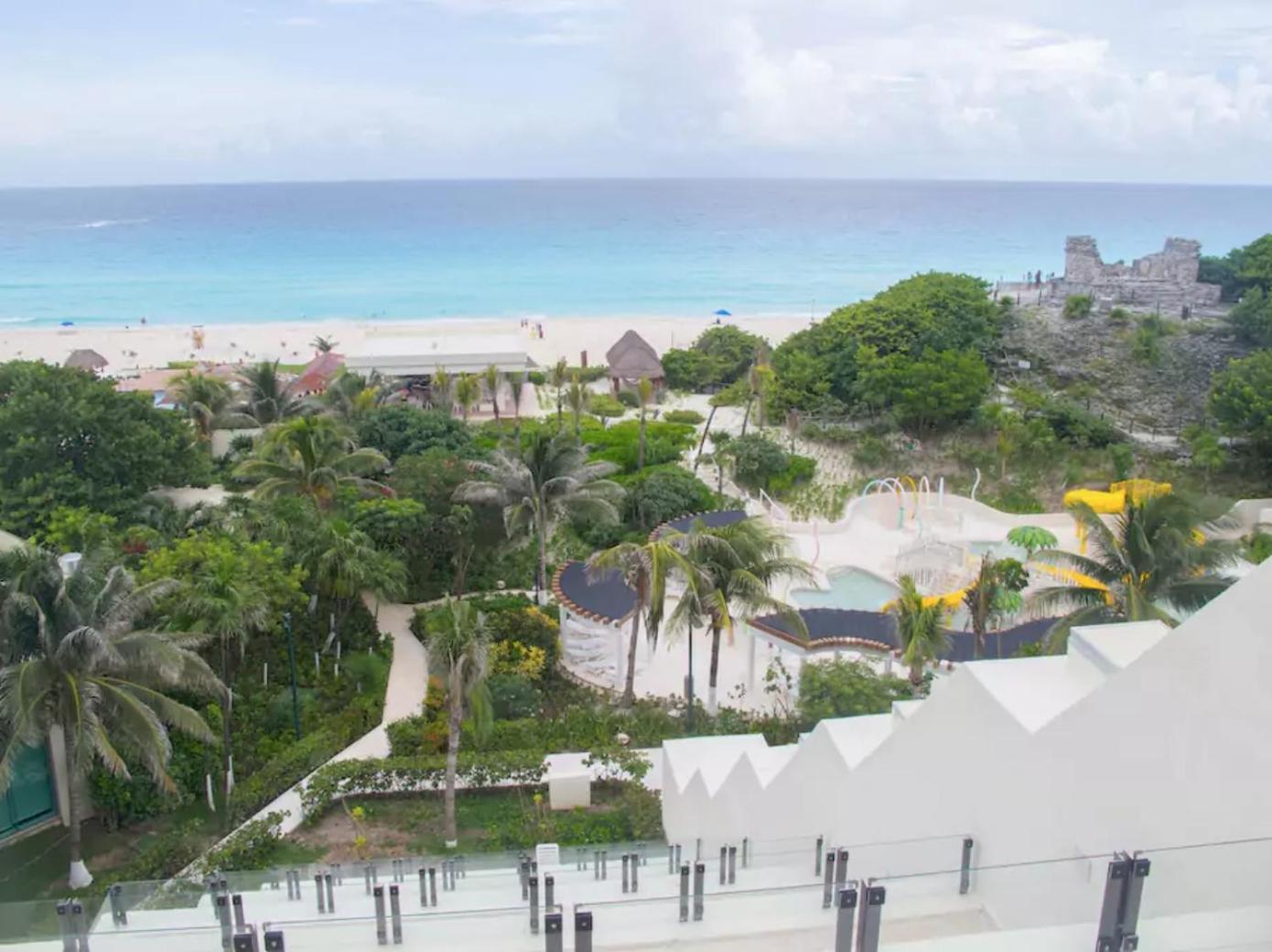 Beachfront Getaway Aparthotel *