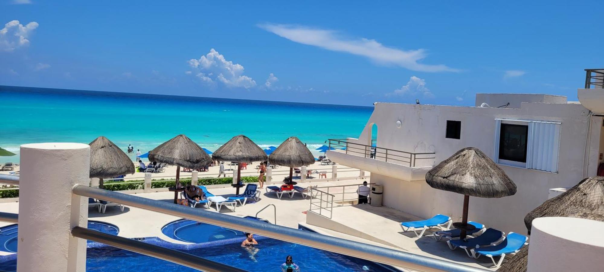 Ocean View Front Apartment Cancun